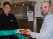 Das Studierendenwerk Bonn entlastet dank des neuen mobilen Fritteusenservice FiltaFry seine Mitarbeiter in den Küchen und verbraucht weit weniger Frittieröl